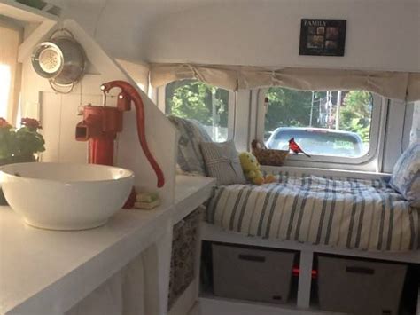 Woman Turns School Bus Into Diy Tiny Cottage Wheels Get In The Trailer
