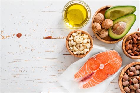 Alpukat kaya akan lemak tak jenuh tunggal, serat, dan nutrisi fitosterol serta polifenol. Ragam Makanan Alami untuk Menurunkan Kolesterol - Portal ...