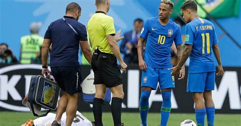 Neymar en björn kuipers kregen het afgelopen zomer al met elkaar aan de stok op het wk, toen de braziliaanse vedette in de wedstrijd tegen costa rica het niet eens was met een aantal beslissingen. Oldenzaler Bjorn Kuipers leest Neymar de les | Sport ...