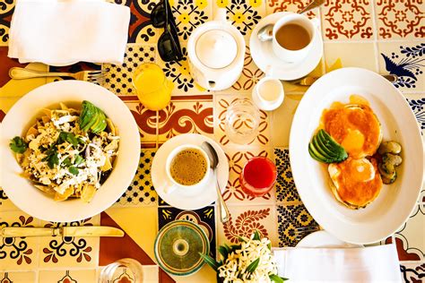 In mexico, breakfast is called el desayuno and brunch is ordered as almuerzo. What's for breakfast in Mexico?