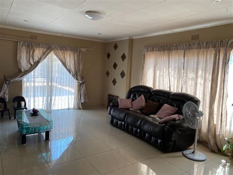 3 Bedroom House For Sale In Clayville Remax Of Southern Africa