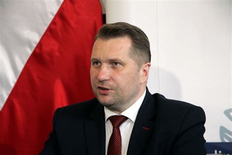 Oprócz szczegółów powrotu do szkół w trybie stacjonarnym minister wypowiedział się też na temat lekcji religii. Wojewoda Przemysław Czarnek wystartuje do parlamentu? Tego ...
