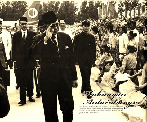 Rahman was subsequently promoted to the full minister of lands and mines in 1965. SEJARAH STPM P3: TUN RAZAK HUSSEIN BAPA PEMBANGUNAN NEGARA