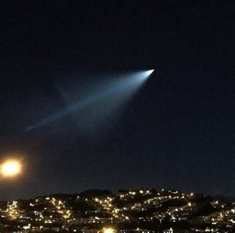 Mysterious Light In The Sky Baffles Los Angeles To San Diego Pictures