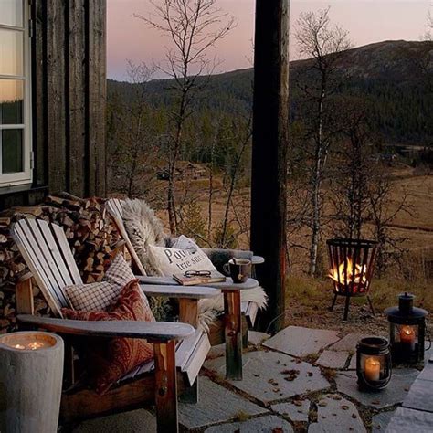 46 Of The Coziest Ways To Decorate Your Outdoor Spaces For Fall Country