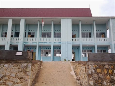 Kota tanjung balai ini berada di bagian tenggara dari pulau karimun dan secara keseluruhan merupakan bagian dari wilayah perdagangan bebas yang cukup strategis karena terletak di jalur pelayaran. smk negeri2 karimun: SMK negeri 2 karimun