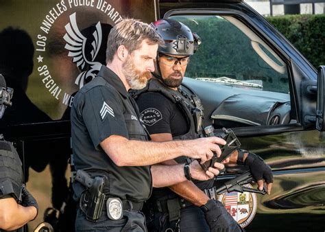 Swat Season 4 Episode 5 Photos Preview Of Fracture