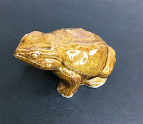 Vintage Ceramic Frog Figurine Made In Japan Brown Glaze Life Like Toad