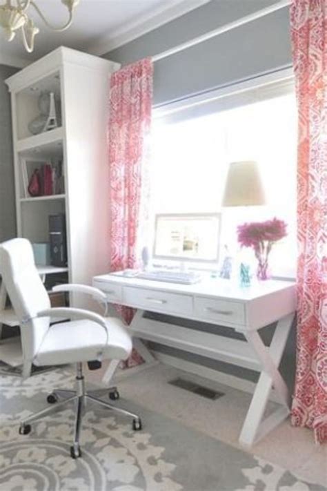 Pretty Home Office Ideas For Women - Glam Chic Home Office Inspiration