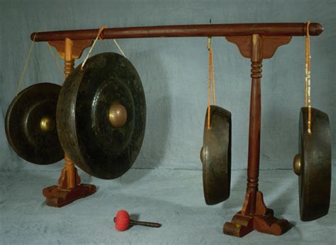 Gong Suwukan · Grinnell College Musical Instrument Collection