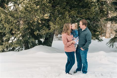 Snowbasin Family Pictures in 2020 | Winter family pictures, Family picture outfits, Winter family