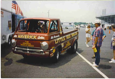 Photo Bill Maverick Golden Little Red Wagon Wheelstander 6