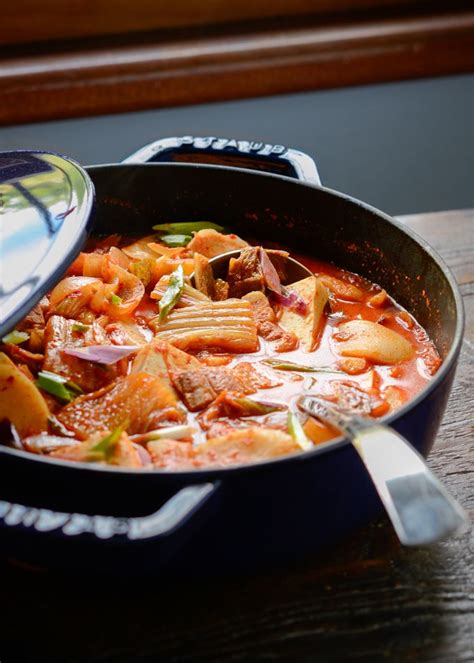 Savoury, delicious, warm and comforting. How to Make Kimchi Stew, Kimchi Jjigae (김치찌개) | Asian recipes, Food, Asian cooking