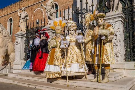 karneval in venedig bürgermeister wirbt mit freien zimmern gala de