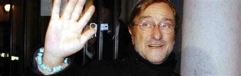 Check spelling or type a new query. Una Woodstock per Lucio Dalla. Il maxi concerto in 'Piazza ...