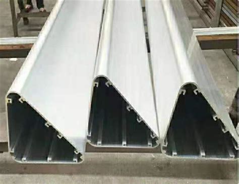 Triangular Aluminium Extrusion Manufacturer Wellste