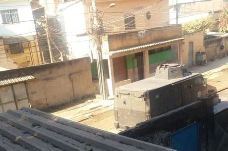 Tiroteio no jacarezinho deixa feridos dentro do metrô do rio. Tiroteio no Jacarezinho interrompe circulação em ramal de ...