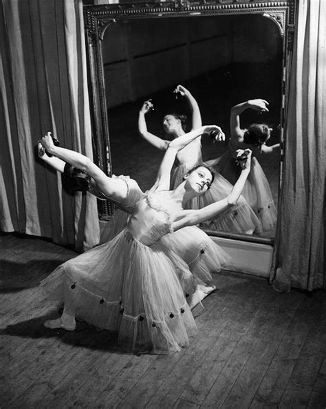 Gorgeous Vintage Photographs Of Ballet Dancers