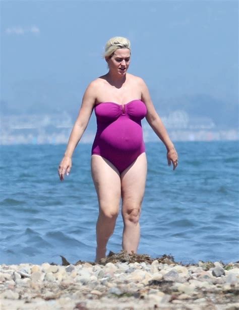Pregnant Katy Perry In Swimsuit At A Beach In Malibu 07122020