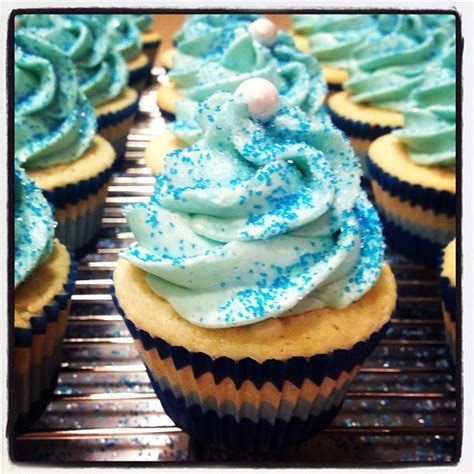 Vanilla Cupcake Swirled With Blue Vanilla Buttercream Du Flickr