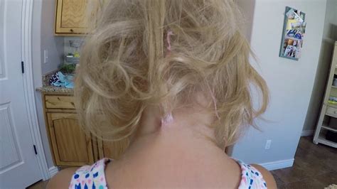 Leave it on for 10 to 20 minutes to allow the oil to soak in. 🤔 HOW TO GET GUM OUT OF A TODDLER'S HAIR WITHOUT CUTTING ...