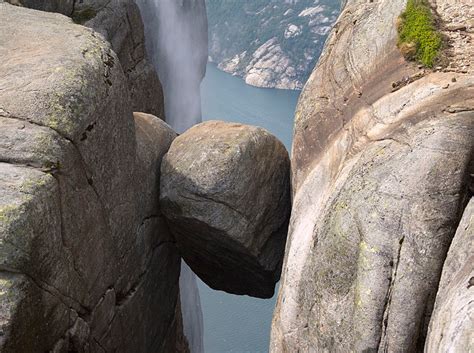 Fun and friendly outdoor group who organise hiking and adventure trips in the uk and overseas. Best time for Kjeragbolten Hike in Norway 2020 - Best Season