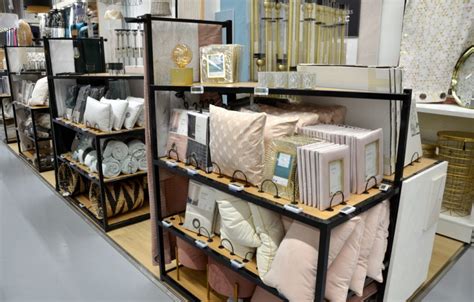 De nouveaux univers sols et décoration au magasin Leroy Merlin à