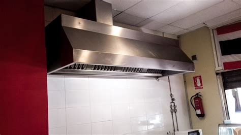 Nuestras campanas de isla han sido diseñadas para quedar suspendidas del techo, directamente sobre la zona de cocción. Extractor de humos | Mejores extractores para cocina
