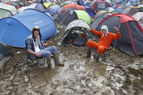 Isle Of Wight Festival 2012 Music Fans Arrive To A Mudbath As Uk Faces