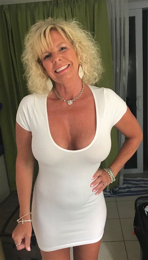 Mature Cleavage Older Women Spread Hot Sex Picture