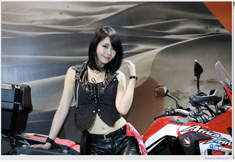 Kang Yui Seoul Motor Cycle Show ~ Cute Girl Asian Girl Korean