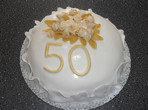 0,55 e diamanti tagliati a brillante 0,21 ct. Dolcinerie: torta 50° anniversario di matrimonio