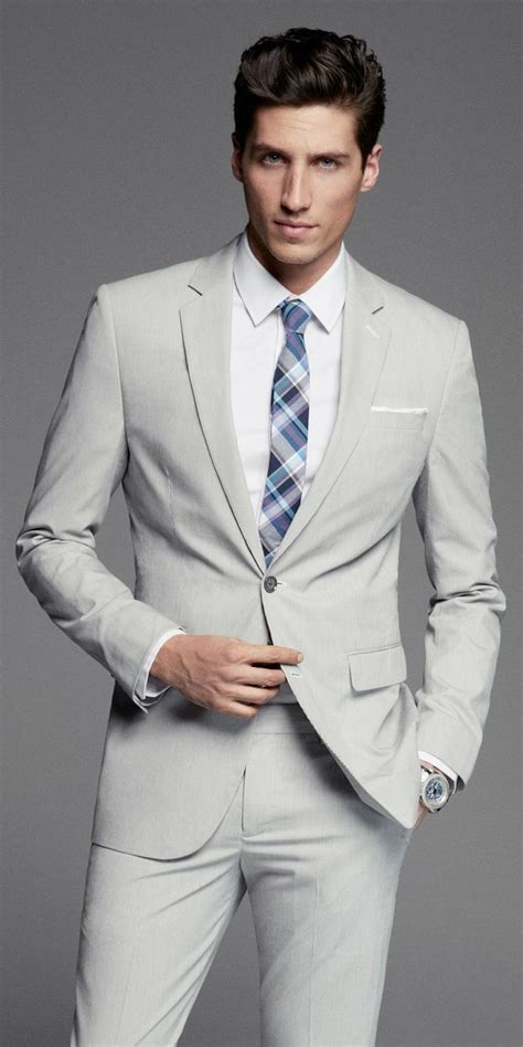 A Grey Suit Is Perfect For Spring Express Mensfashion Mens Outfits