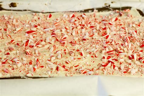 How To Make Homemade Peppermint Bark The Easy Way