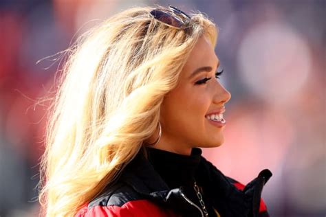 Look Nfl Owners Daughter Going Viral At The Super Bowl The Spun