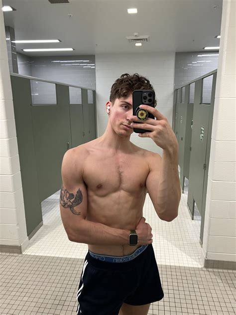 Naked Male Locker Room Selfies Cumception My Xxx Hot Girl