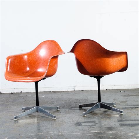 Choose from 129 authentic herman miller lounge chairs for sale on 1stdibs. Herman Miller Eames Fiberglass DAX Lounge Chair // Set Of ...
