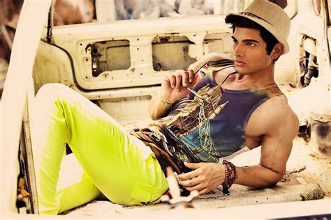 hot body shirtless indian bollywood model and actor gaurav arora