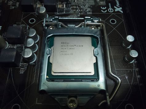 Arctic alumina does not contain any metal or other electrically conductive materials. Thermal compound cpu.
