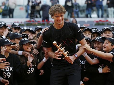 Orario e risultato live della partita che assegna il titolo masters 1000 alla caja magica, si gioca domenica 9. Zverev crushes Thiem to win Madrid final