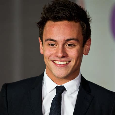 Thomas robert daley is a british diver, television personality and youtube vlogger. Tom Daley fait son coming out sur YouTube - Elle