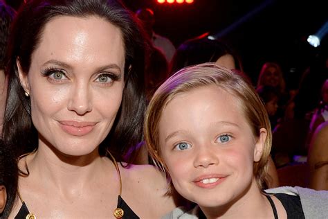 Angelina Jolies Daughter Shiloh Jolie Pitt Broke Her Arm While
