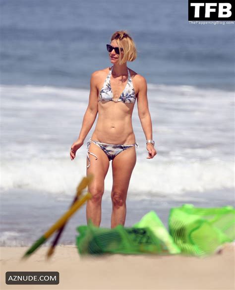 Claire Danes Sexy Seen Showing Off Her Fit Physique On The Beach In Malibu Aznude