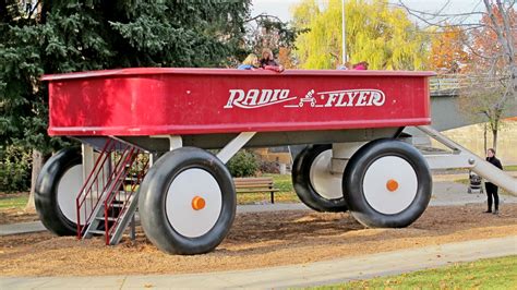 Worlds Largest Red Wagon Spokane Wa Lucky 7 On