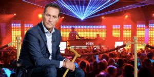 März 1971 in vorau geboren und wuchs in der nähe von pinkafeld auf. Will er so beliebt wie Hofer werden? Strache zeigt sich ...