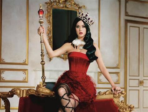 Killer Queen Katy Perry Vira Rainha Em Ensaio De Perfume Quem