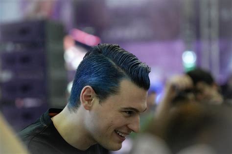 🦇abyssling On Twitter Bryandechart Detroitbecomehuman Blue Hair