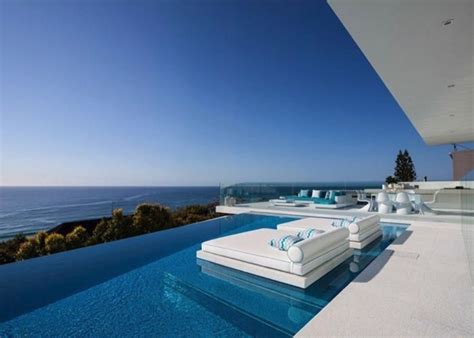 Azure Noosa | Sunshine coast, Luxury holidays, Luxury beach