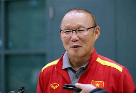 보시는 것처럼 베트남 팬들은 경기장 밖을 가득 메우고 축제를 즐기고 있습니다. 박항서 매직 다시 시작됐다…베트남 축구팬들 열광 | 한경닷컴