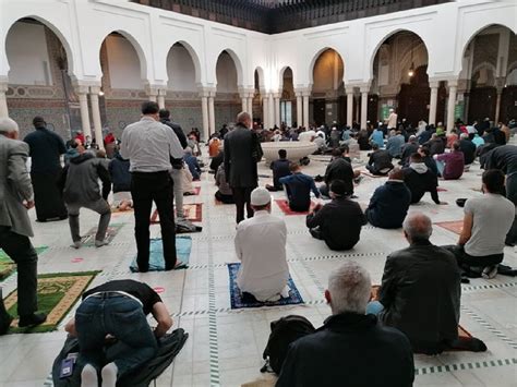 Première Prière Du Vendredi à La Grande Mosquée De Paris Après 3 Mois